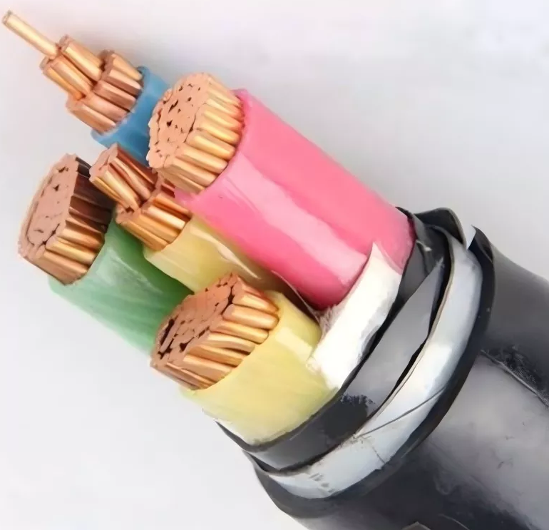 कमी-व्होल्टेज पॉवर लाईन्सच्या वर्तमान वहन क्षमतेवर कोणते घटक परिणाम करतात?