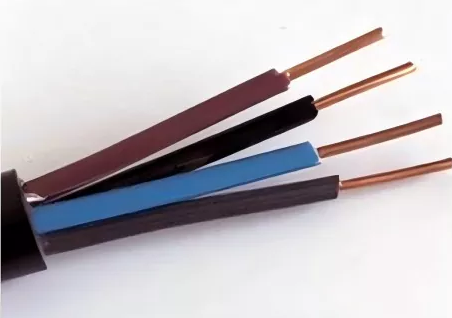 प्लास्टिक-इन्सुलेटेड कंट्रोल केबल्समध्ये कोणते इन्सुलेट मटेरियल वापरले जाते?